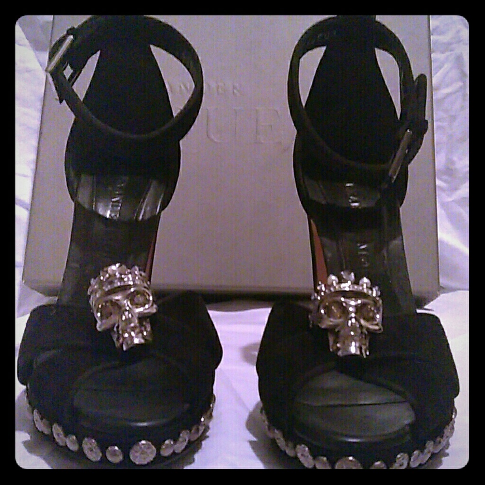 Alexander McQueen Daim Velour/Cannes Ribbon Heels